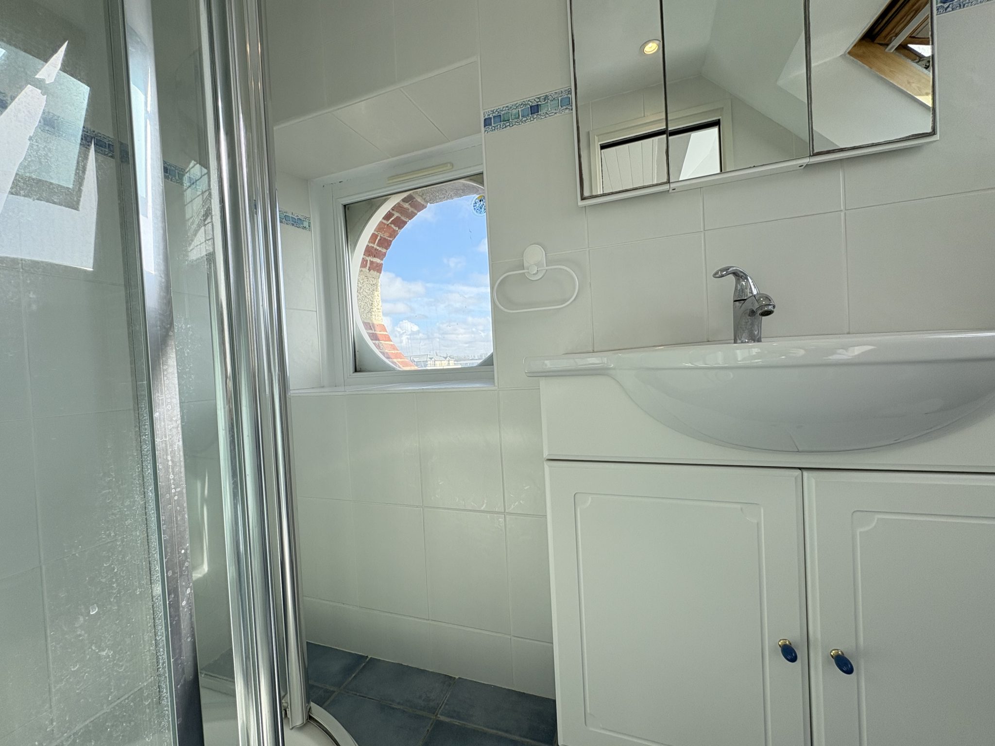 Concarneau, Vue Imprenable sur L’océan Pour Ce T3 Duplex, Terrasse Panoramique & Son Jardin Accès Direct A La Plage