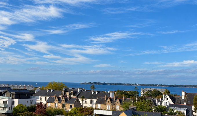 A LOUER – Concarneau Centre Ville T2 en Duplex Au Dernier Etage 58 m² avec Garage, Ascenseur & Terrasse
