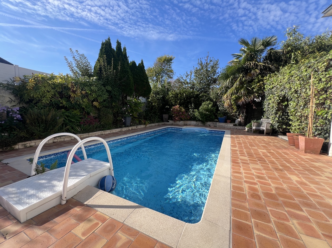 Ploemeur  – Contemporaine (137m²) Avec Piscine & Garage A Quelques Coup de pédales Des Plages du Perello