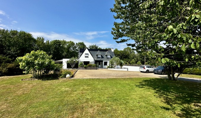 Clohars-Carnoët, Élégante & Lumineuse Contemporaine de 183m² Habitable avec Piscine