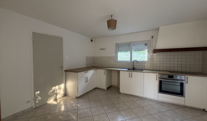 A la Croisée des Chemins – “Saint Evarzec” Charmante Maison 1930 Rénovée sur Sous-Sol & Jardin Clos.