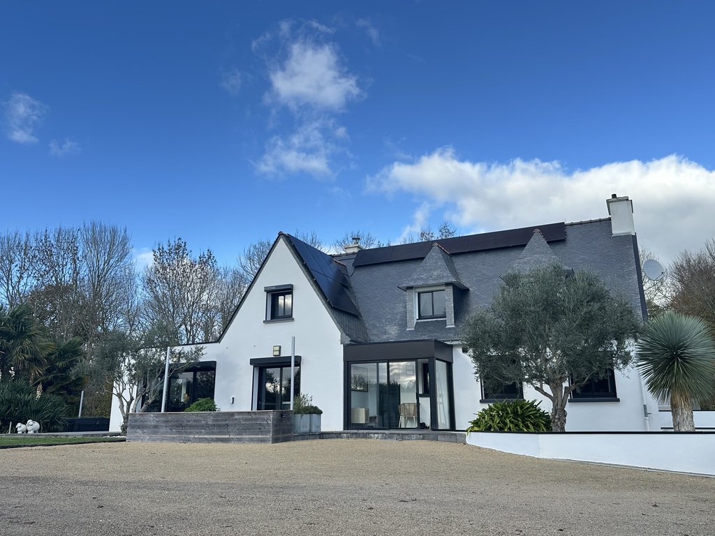 Clohars-Carnoët, Élégante & Lumineuse Contemporaine de 183m² Habitable avec Piscine