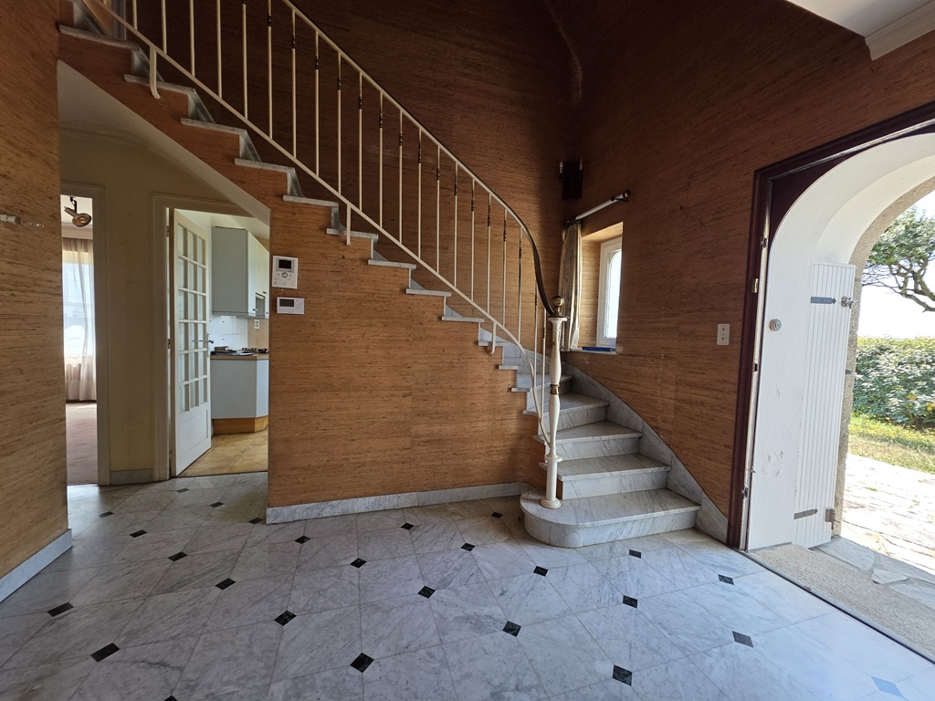 Exclusivité Agence. Guilvinec Pleine Vue Mer & Accès Plage, Vaste Maison de Famille Avec Jardin de 880m²