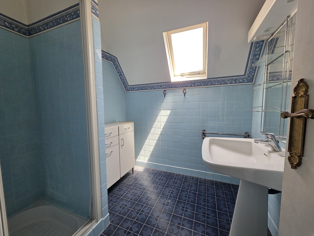 Exclusivité Agence. Guilvinec Pleine Vue Mer & Accès Plage, Vaste Maison de Famille Avec Jardin de 880m²