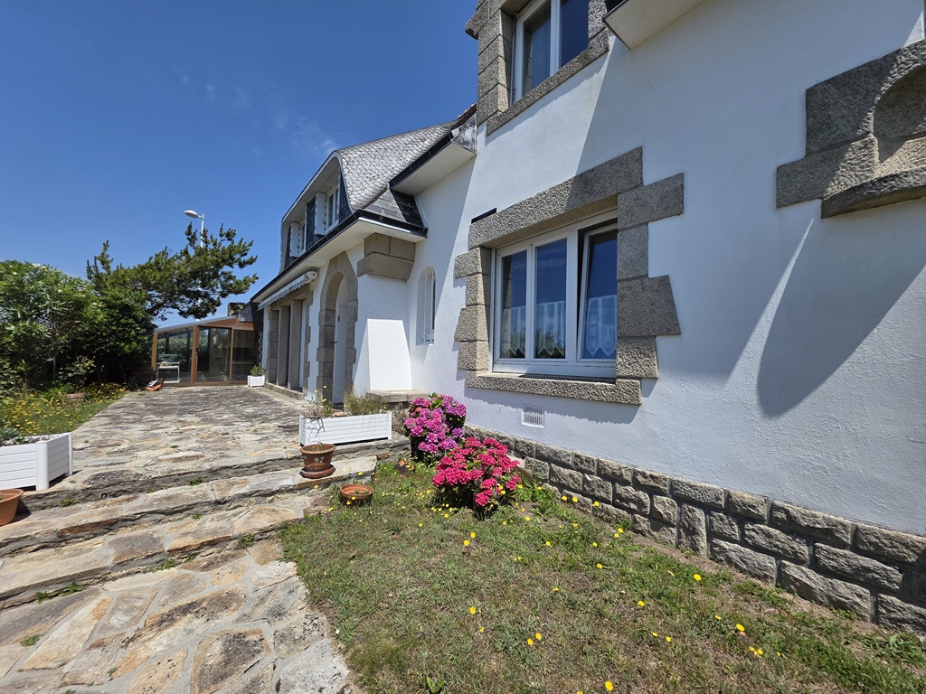 Exclusivité Agence. Guilvinec Pleine Vue Mer & Accès Plage, Vaste Maison de Famille Avec Jardin de 880m²