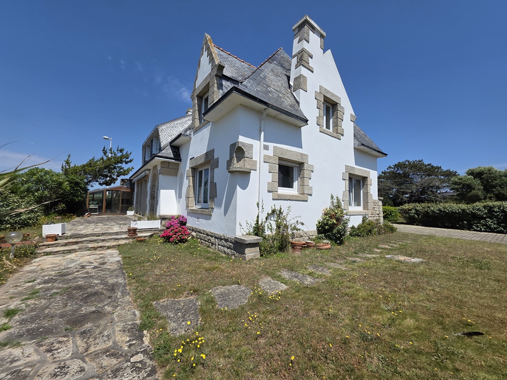 Exclusivité Agence. Guilvinec Pleine Vue Mer & Accès Plage, Vaste Maison de Famille Avec Jardin de 880m²