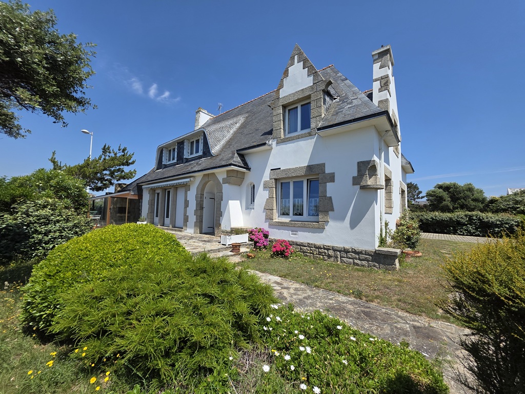 Exclusivité Agence. Guilvinec Pleine Vue Mer & Accès Plage, Vaste Maison de Famille Avec Jardin de 880m²