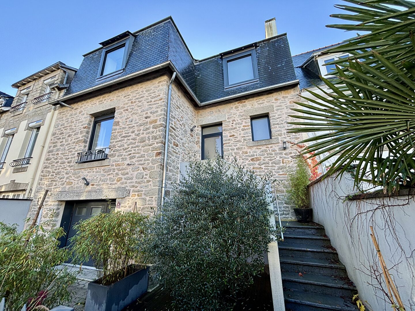 Quimper Centre Ville Maison de Charme des Années 1930 Entièrement Rénovée Avec Terrasse & Jardin.