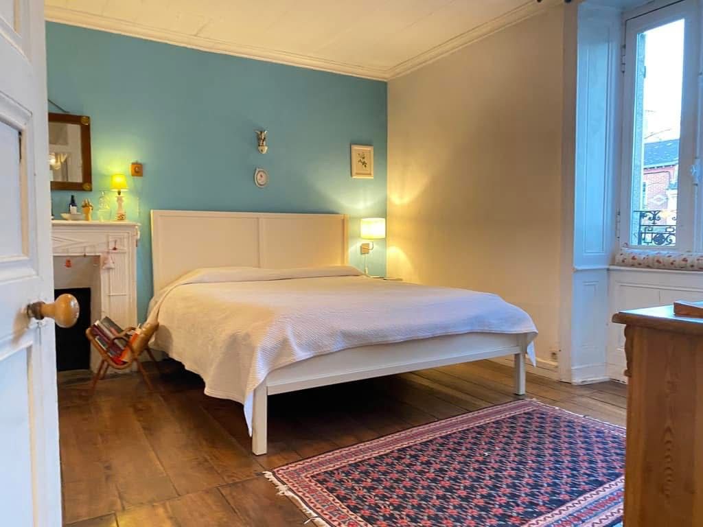 Au Coeur du Centre-Ville de Pont-Aven, Maison de Maître du XIXe Siècle Avec Jardin Clos de Murs. RARE!