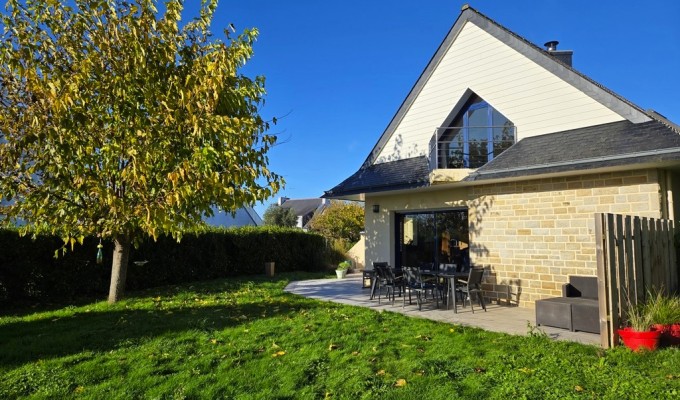 Sainte Marine – “Au Coeur du Triangle D’Or”, La Vaste Contemporaine (190 m²) avec dépendance, garage & Plages à pied. .