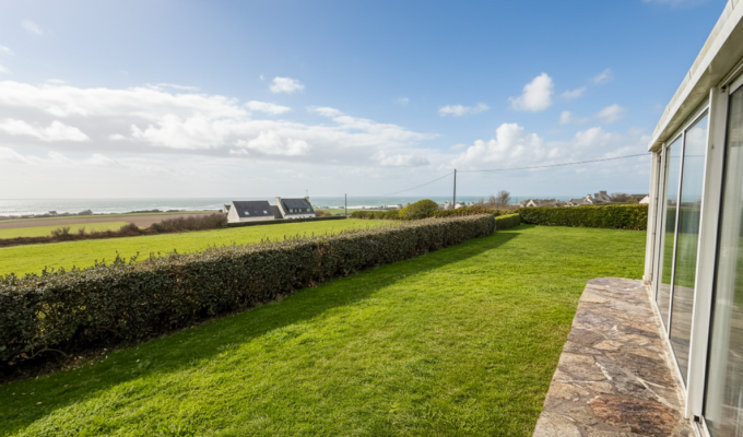 Baie d’Audierne – Vue Mer Panoramique pour cette Maison Bretonne à Repenser avec Sous-Sol Complet