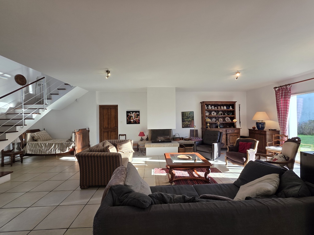 LESCONIL, Plein Centre, Grande Maison de Famille (252M²) Avec Jardin Clos 1000 m²