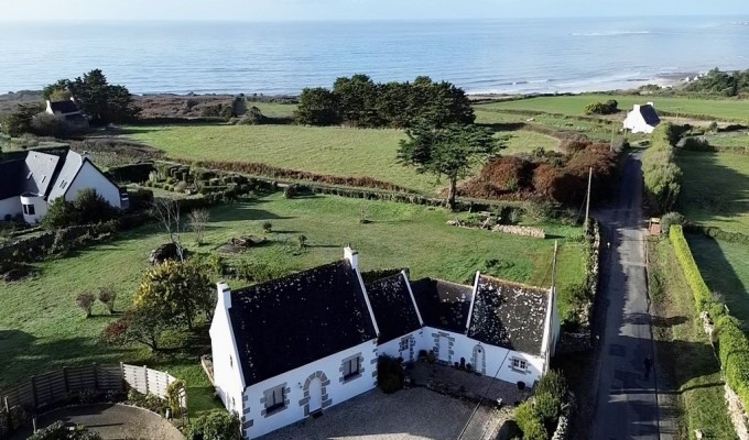 Plouhinec – Emplacement Incroyable pour Maison Pleine de Charme & Lumière Face à l’Océan