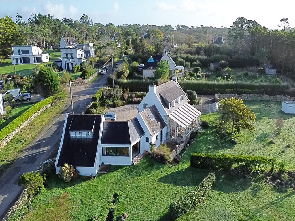 Plouhinec – Emplacement Incroyable pour Maison Pleine de Charme & Lumière Face à l’Océan