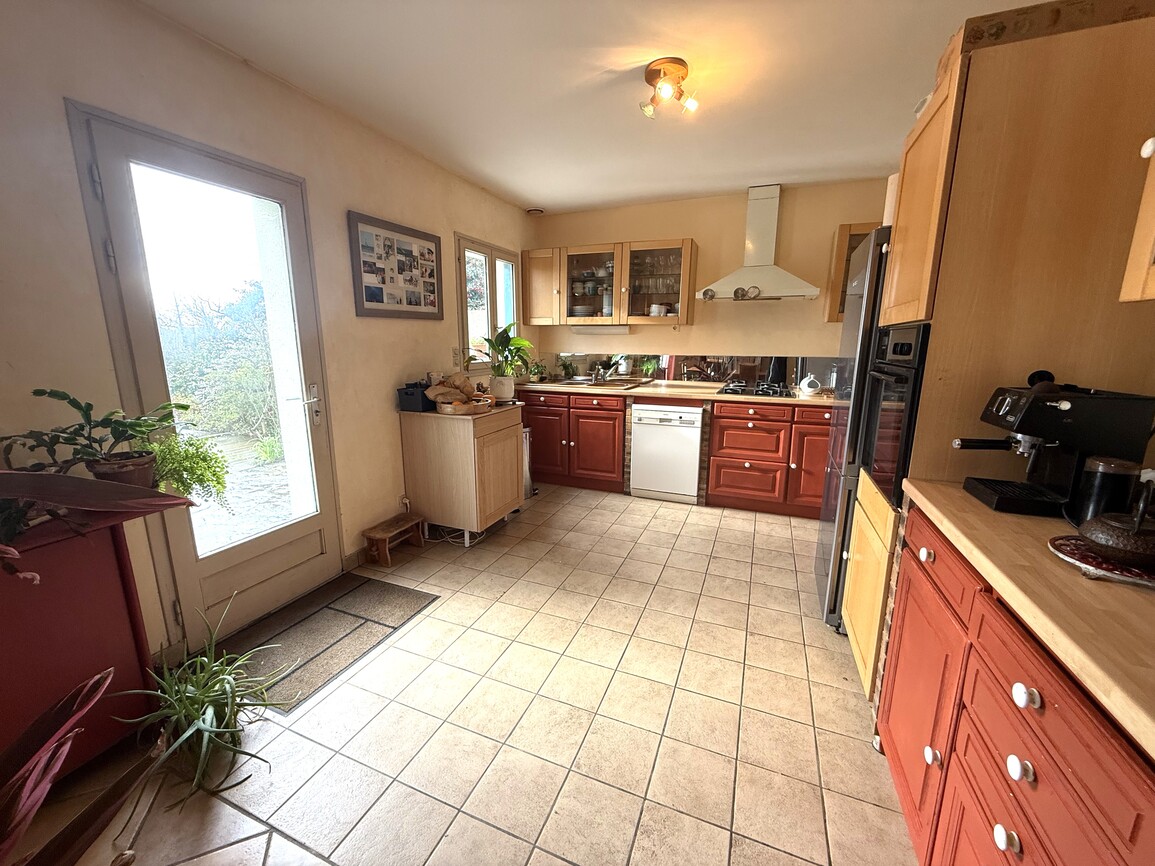 Audierne – Emplacement Recherché pour cette Maison de 110 m² avec Jardin Terrasse & Sous-Sol