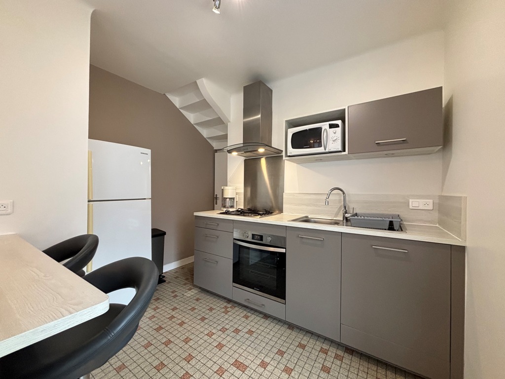 A Louer. Disponible Immédiatement. Quimper Kerfeunteun, Maison Meublée et Rénovée !