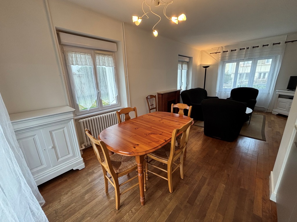 A Louer. Disponible Immédiatement. Quimper Kerfeunteun, Maison Meublée et Rénovée !