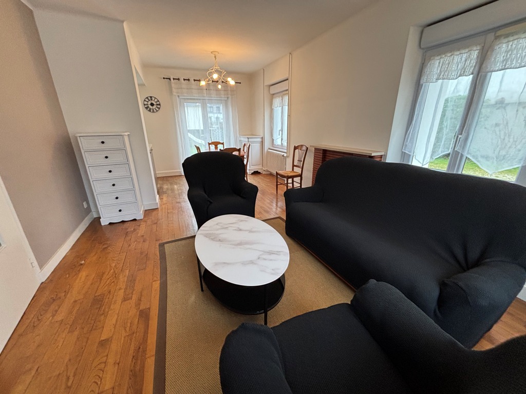 A Louer. Disponible Immédiatement. Quimper Kerfeunteun, Maison Meublée et Rénovée !