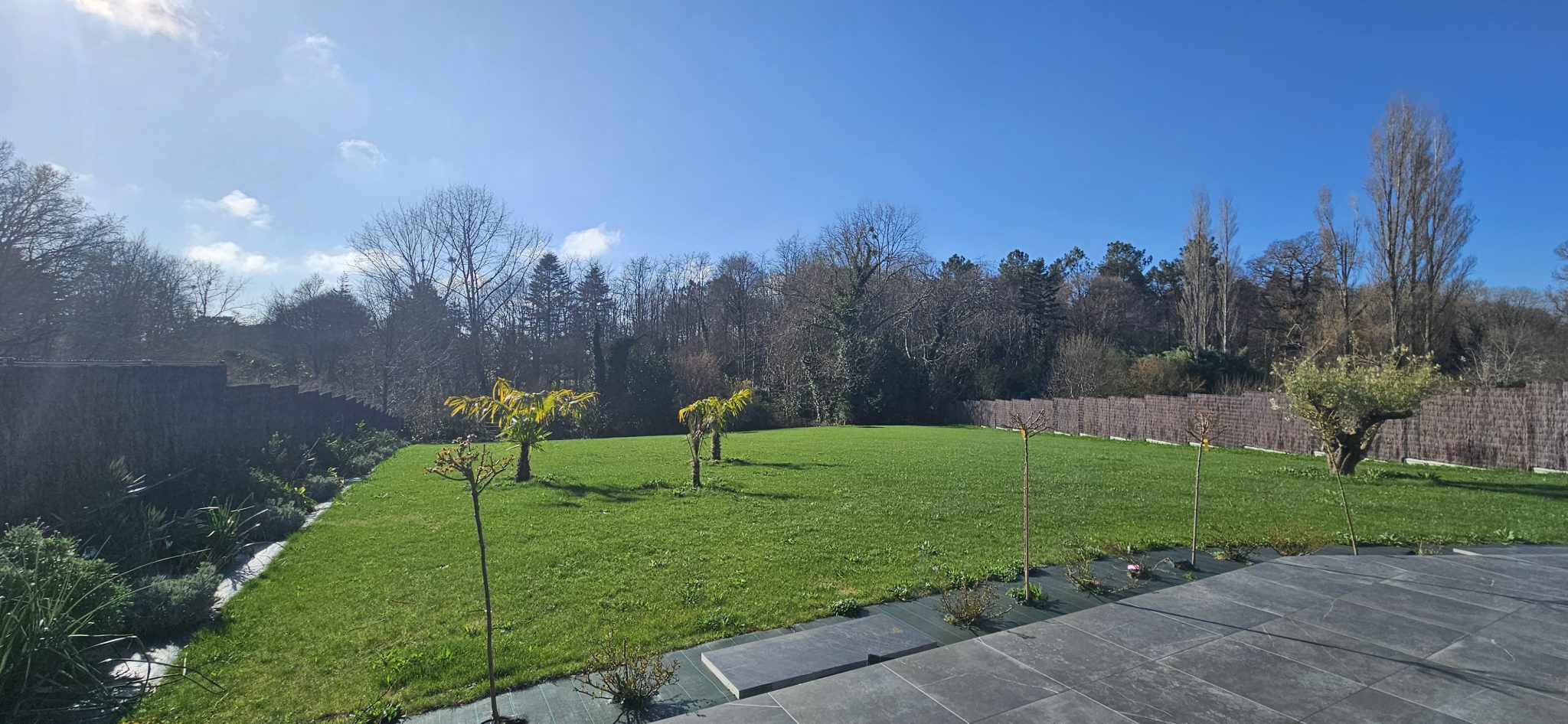 Fouesnant – Lumineuse & Généreuse Contemporaine (177m²) à proximité du Bourg, sur vaste terrain de près de 2000 m²