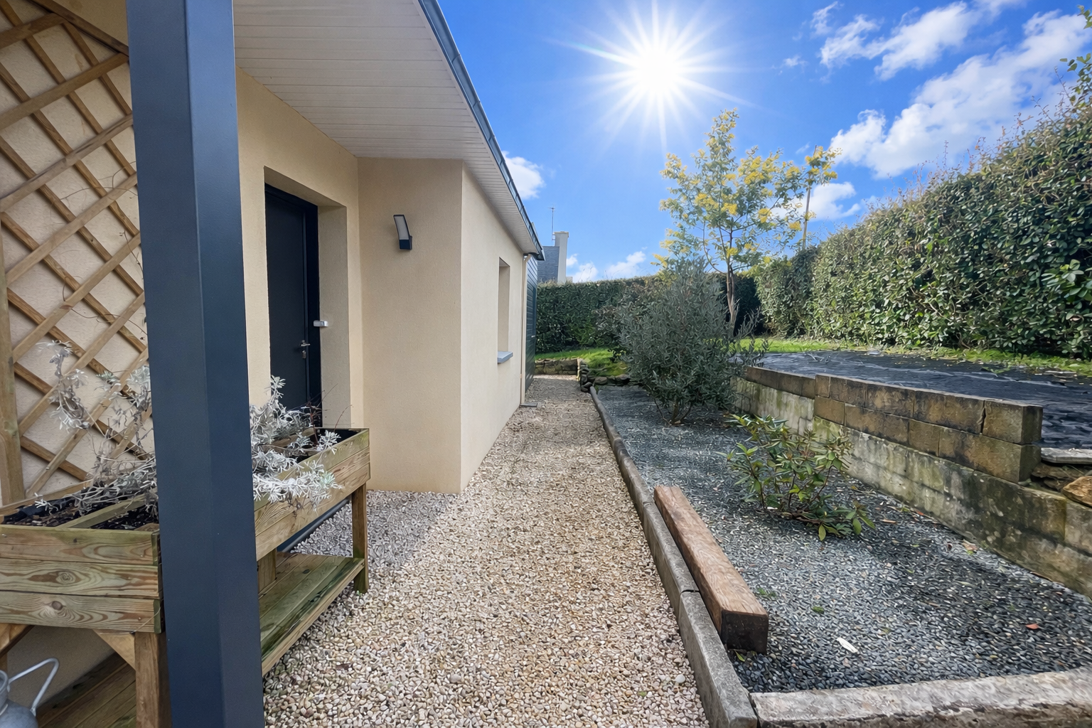 Exclusivité Agence, Quimper 12 mn, Ambiance “Cosy” Pour l’impeccable Contemporaine & Son Jardin Arboré