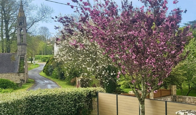 Plouhinec – Corps de Ferme Rénové avec Maison d’Habitation & 3 Gîtes dans un Cadre Bucolique