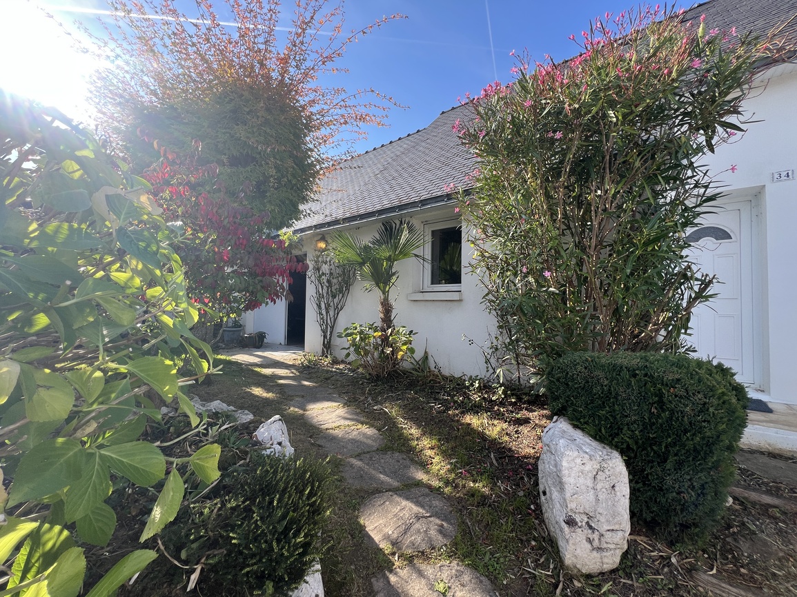 Ploemeur  – Contemporaine (137m²) Avec Piscine & Garage A Quelques Coup de pédales Des Plages du Perello