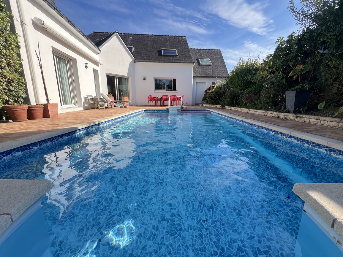 Ploemeur  – Contemporaine (137m²) Avec Piscine & Garage A Quelques Coup de pédales Des Plages du Perello