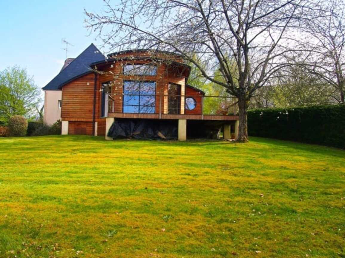 Pontivy – Spacieuse & Confortable Maison de 284m² Avec Piscine Sur Parc Arboré de 2500m²