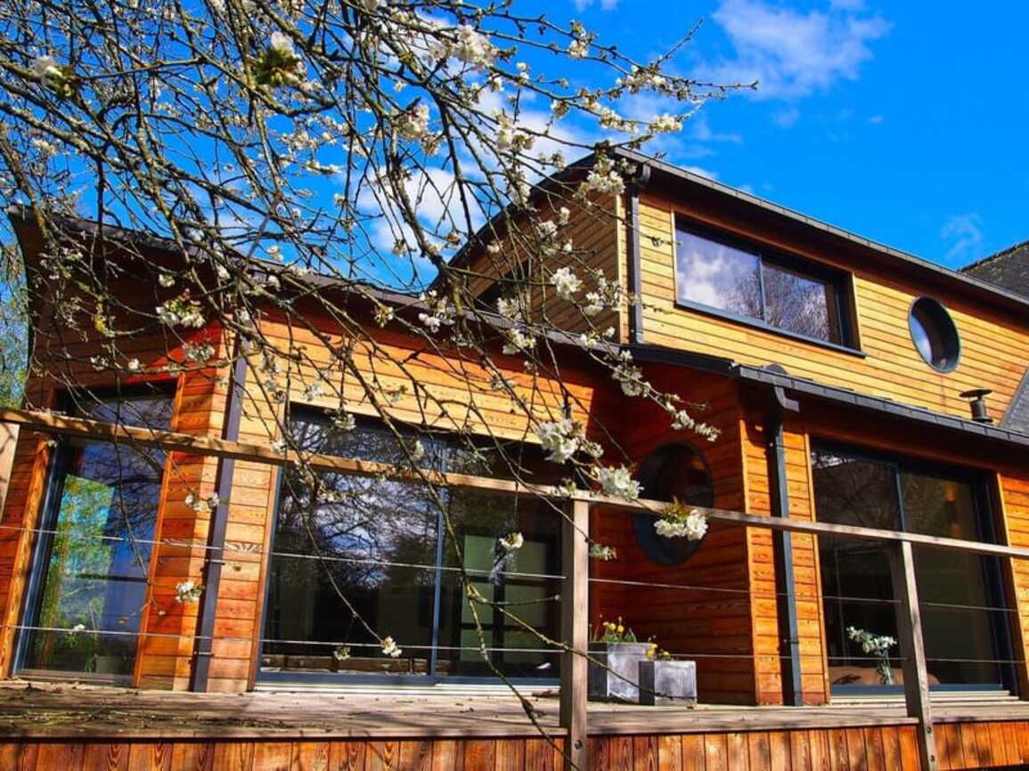 Pontivy – Spacieuse & Confortable Maison de 284m² Avec Piscine Sur Parc Arboré de 2500m²