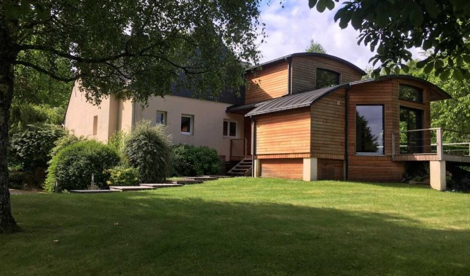 Pontivy – Spacieuse & Confortable Maison de 284m² Avec Piscine Sur Parc Arboré de 2500m²