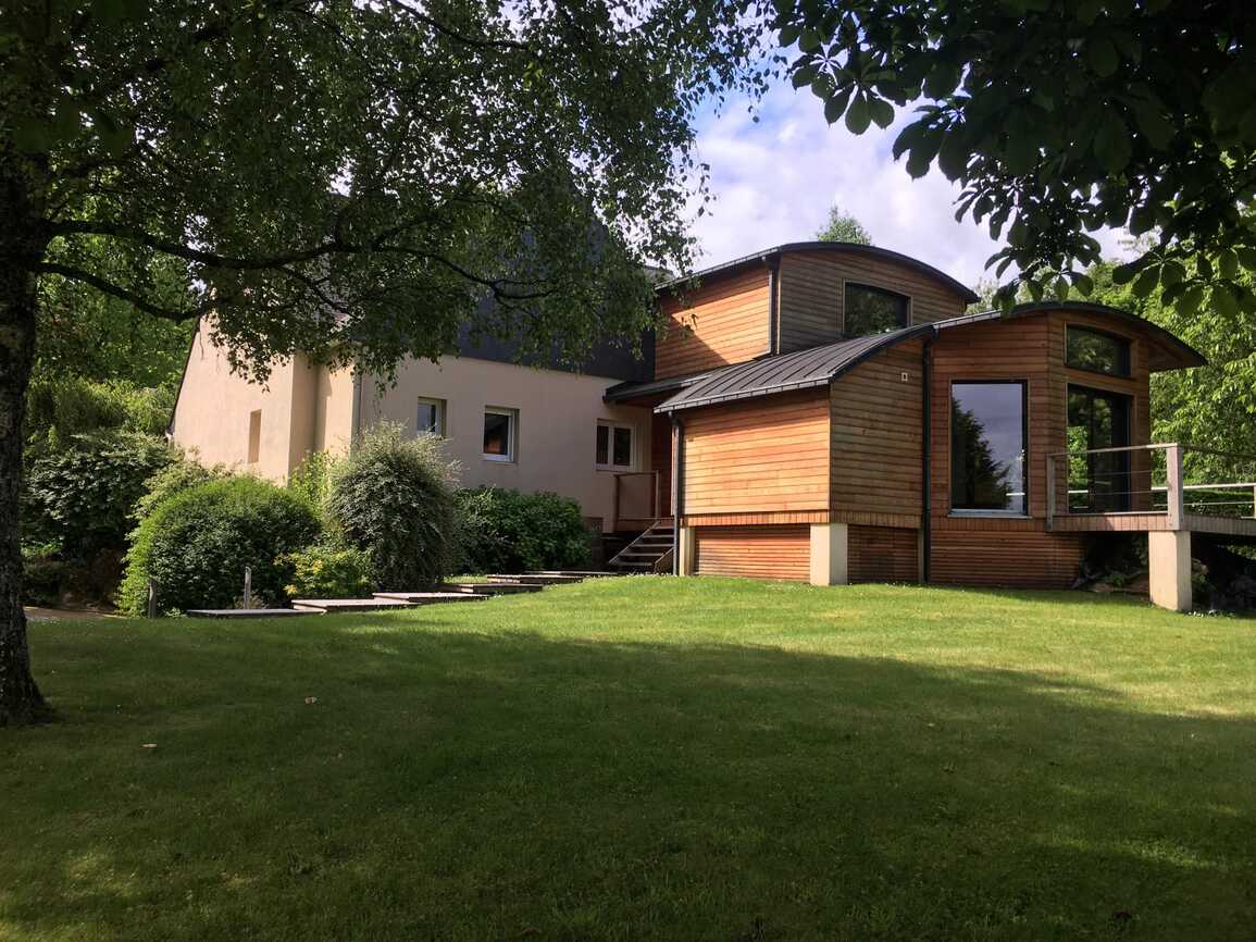 Pontivy – Spacieuse & Confortable Maison de 284m² Avec Piscine Sur Parc Arboré de 2500m²