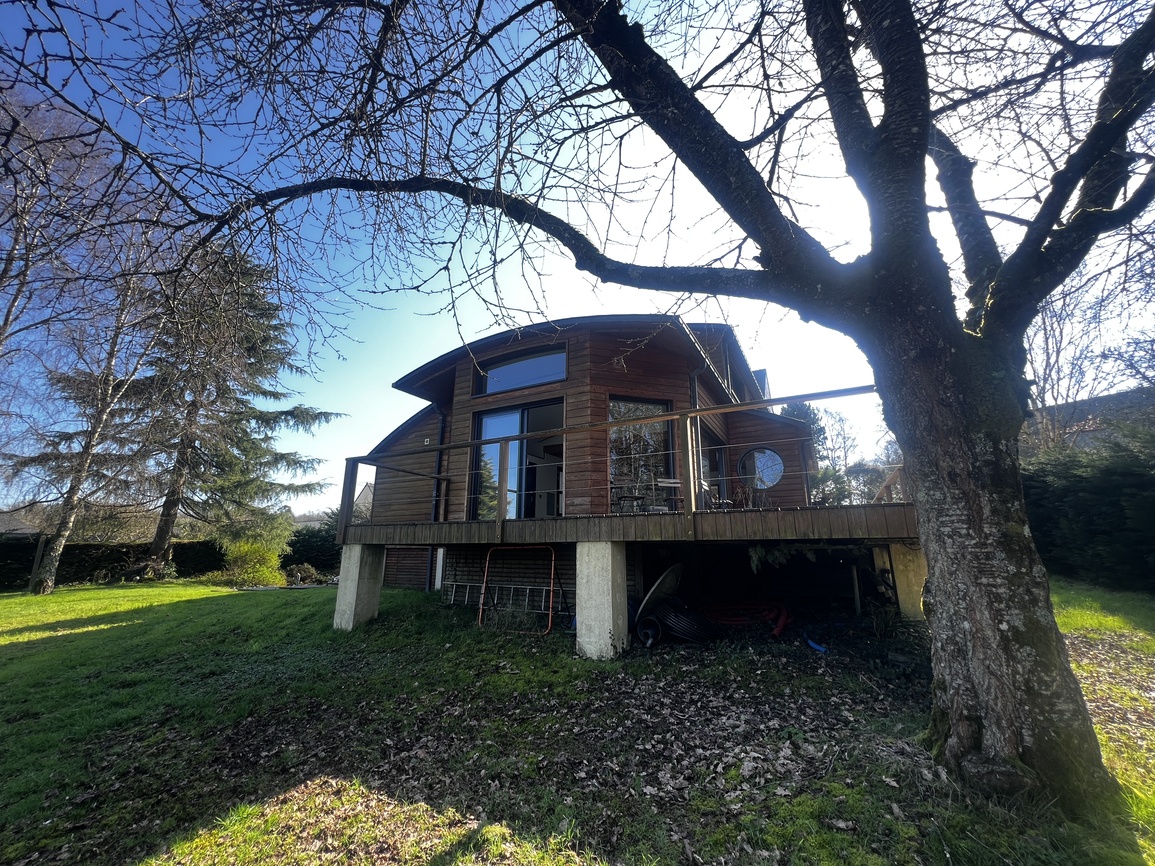 Pontivy – Spacieuse & Confortable Maison de 284m² Avec Piscine Sur Parc Arboré de 2500m²