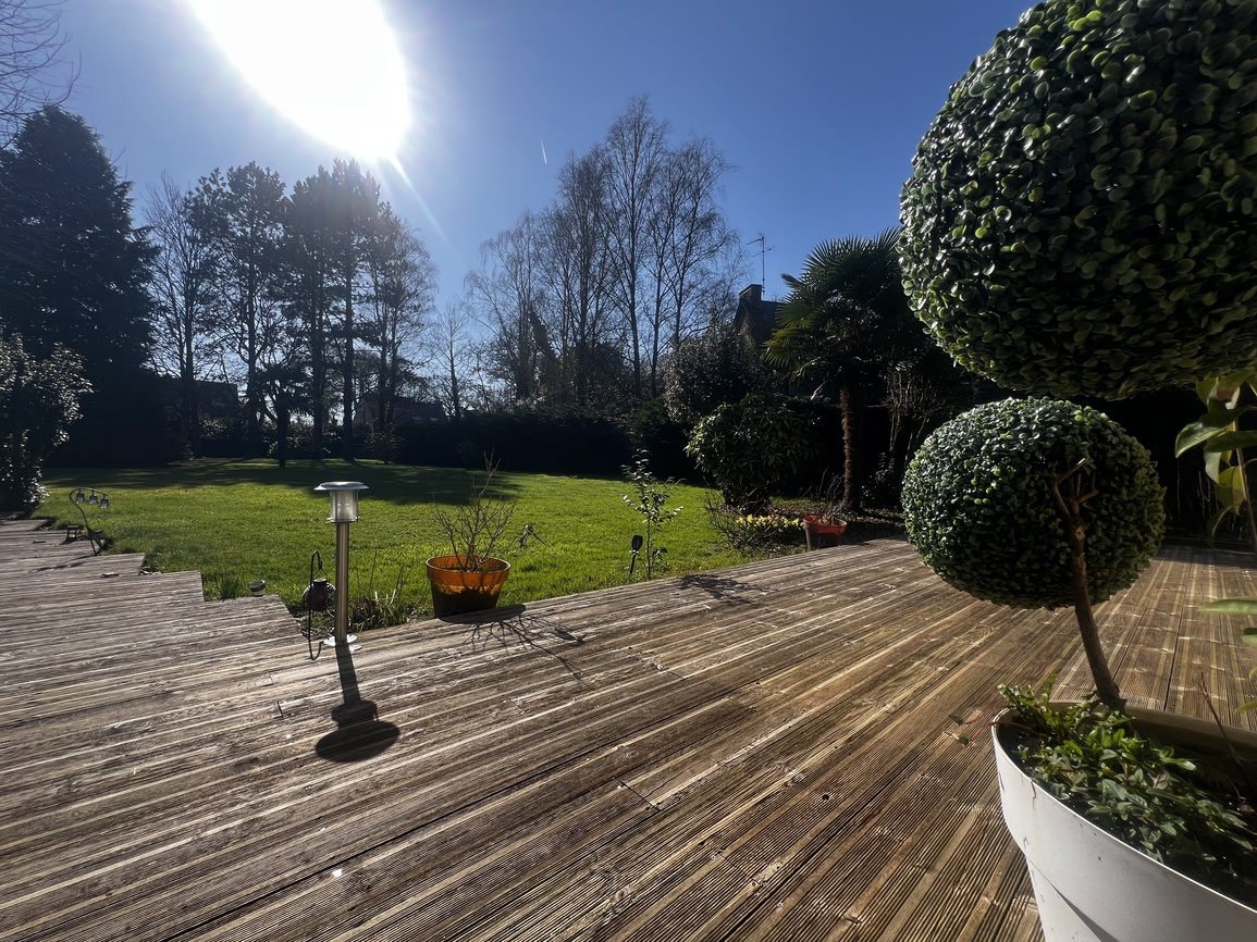 Pontivy – Spacieuse & Confortable Maison de 284m² Avec Piscine Sur Parc Arboré de 2500m²