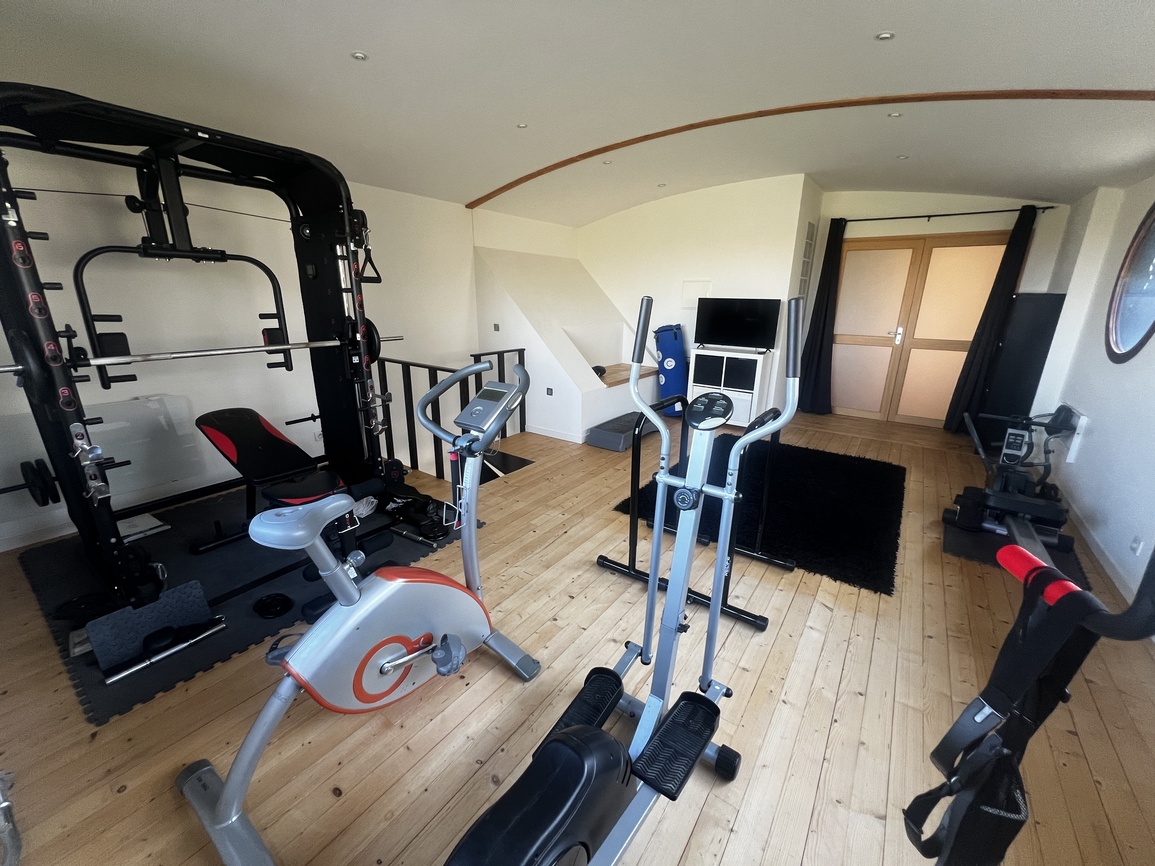 Pontivy – Spacieuse & Confortable Maison de 284m² Avec Piscine Sur Parc Arboré de 2500m²