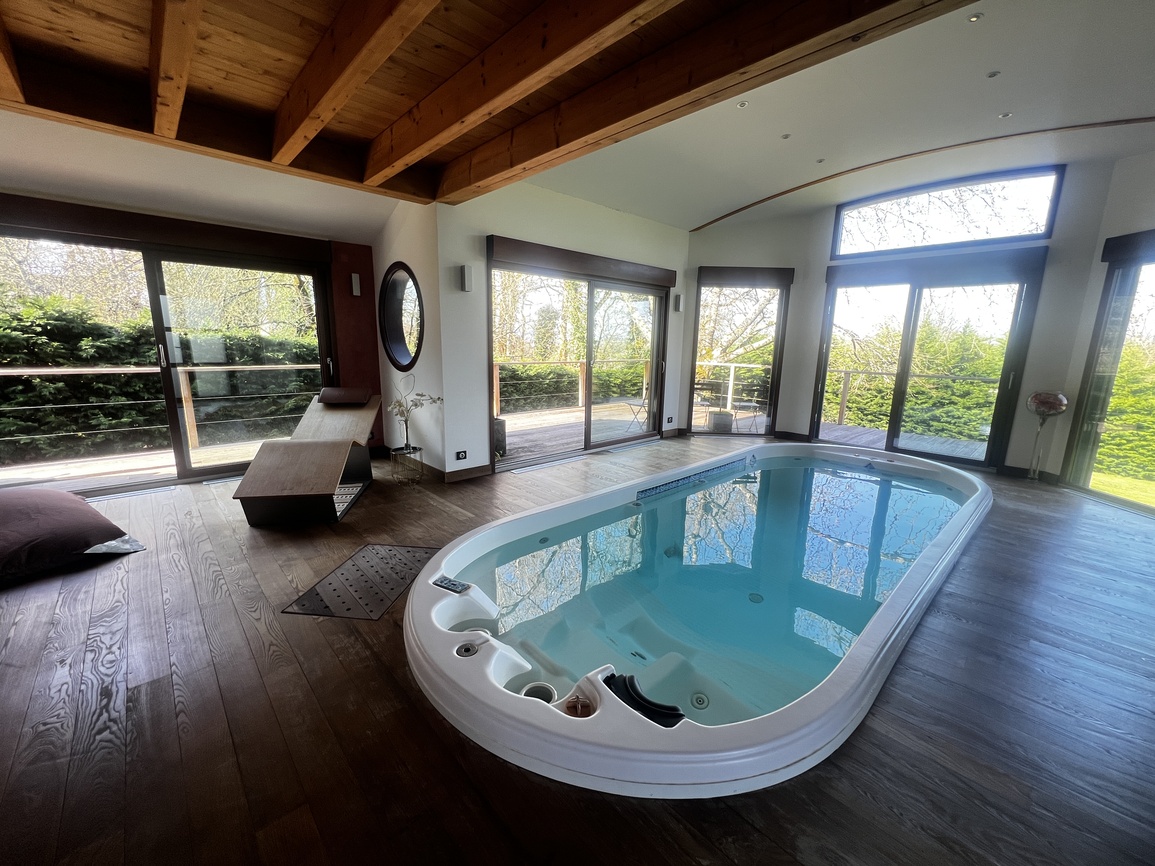 Pontivy – Spacieuse & Confortable Maison de 284m² Avec Piscine Sur Parc Arboré de 2500m²