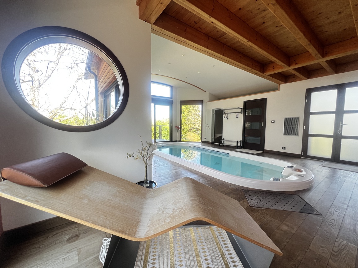 Pontivy – Spacieuse & Confortable Maison de 284m² Avec Piscine Sur Parc Arboré de 2500m²