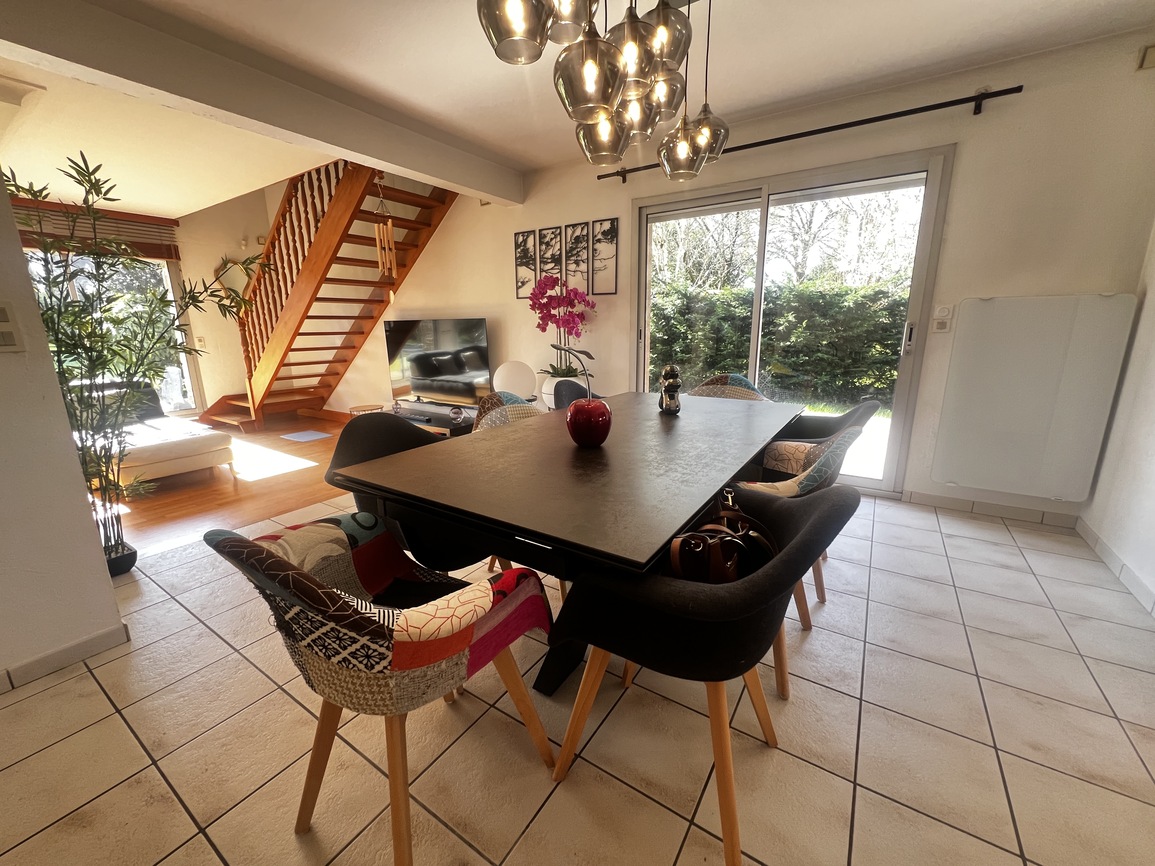 Pontivy – Spacieuse & Confortable Maison de 284m² Avec Piscine Sur Parc Arboré de 2500m²