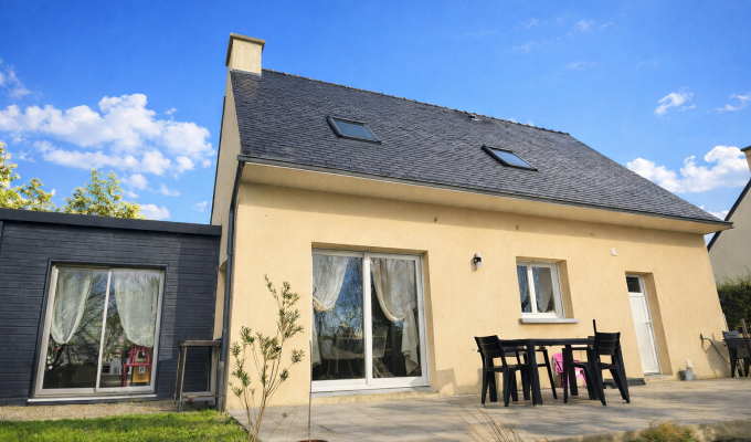 Exclusivité Agence, Ergué Gabéric, Ambiance “Cosy” Pour l’impeccable Contemporaine & Son Jardin Arboré