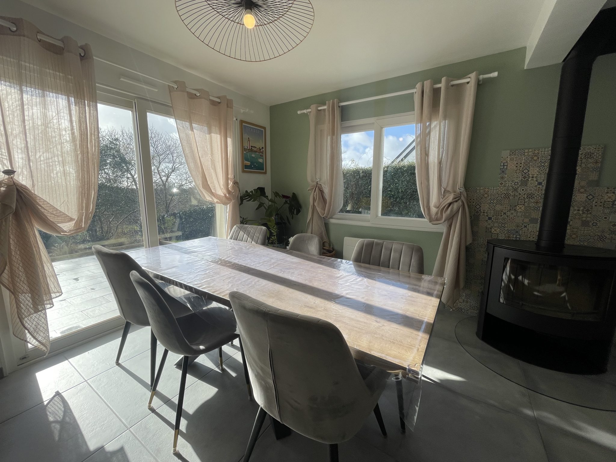 Exclusivité Agence, Quimper 12 mn, Ambiance “Cosy” Pour l’impeccable Contemporaine & Son Jardin Arboré