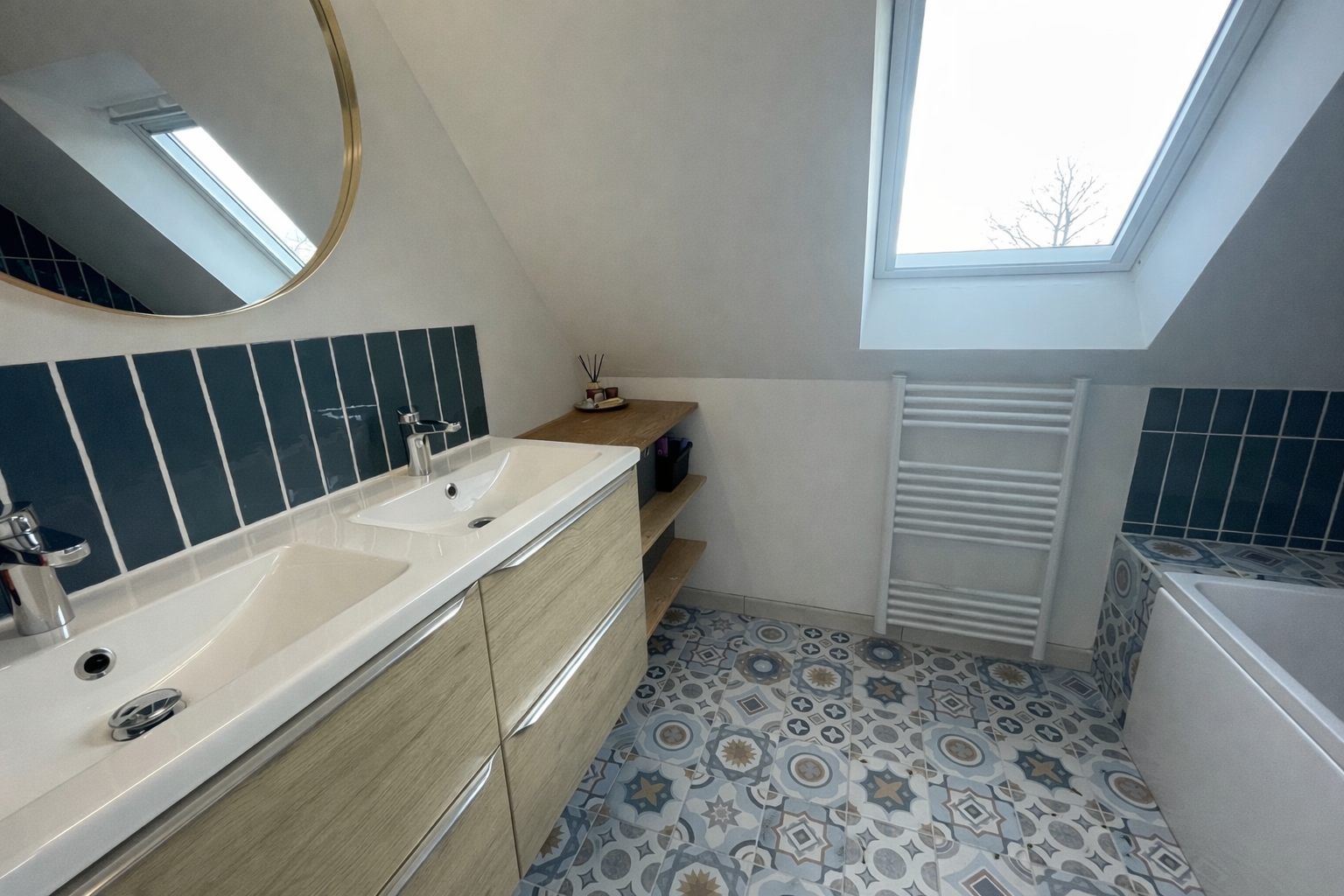 Exclusivité Agence, Quimper 12 mn, Ambiance “Cosy” Pour l’impeccable Contemporaine & Son Jardin Arboré