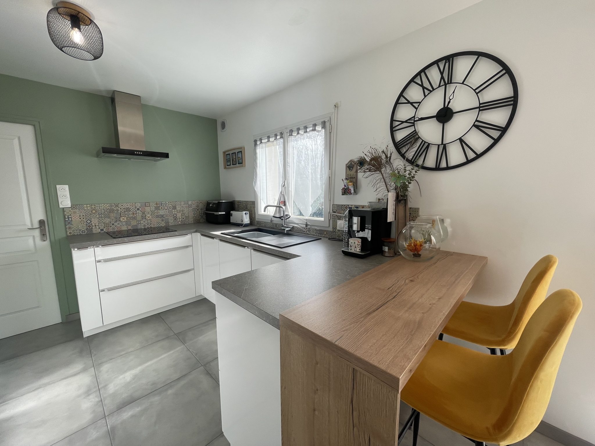 Exclusivité Agence, Quimper 12 mn, Ambiance “Cosy” Pour l’impeccable Contemporaine & Son Jardin Arboré