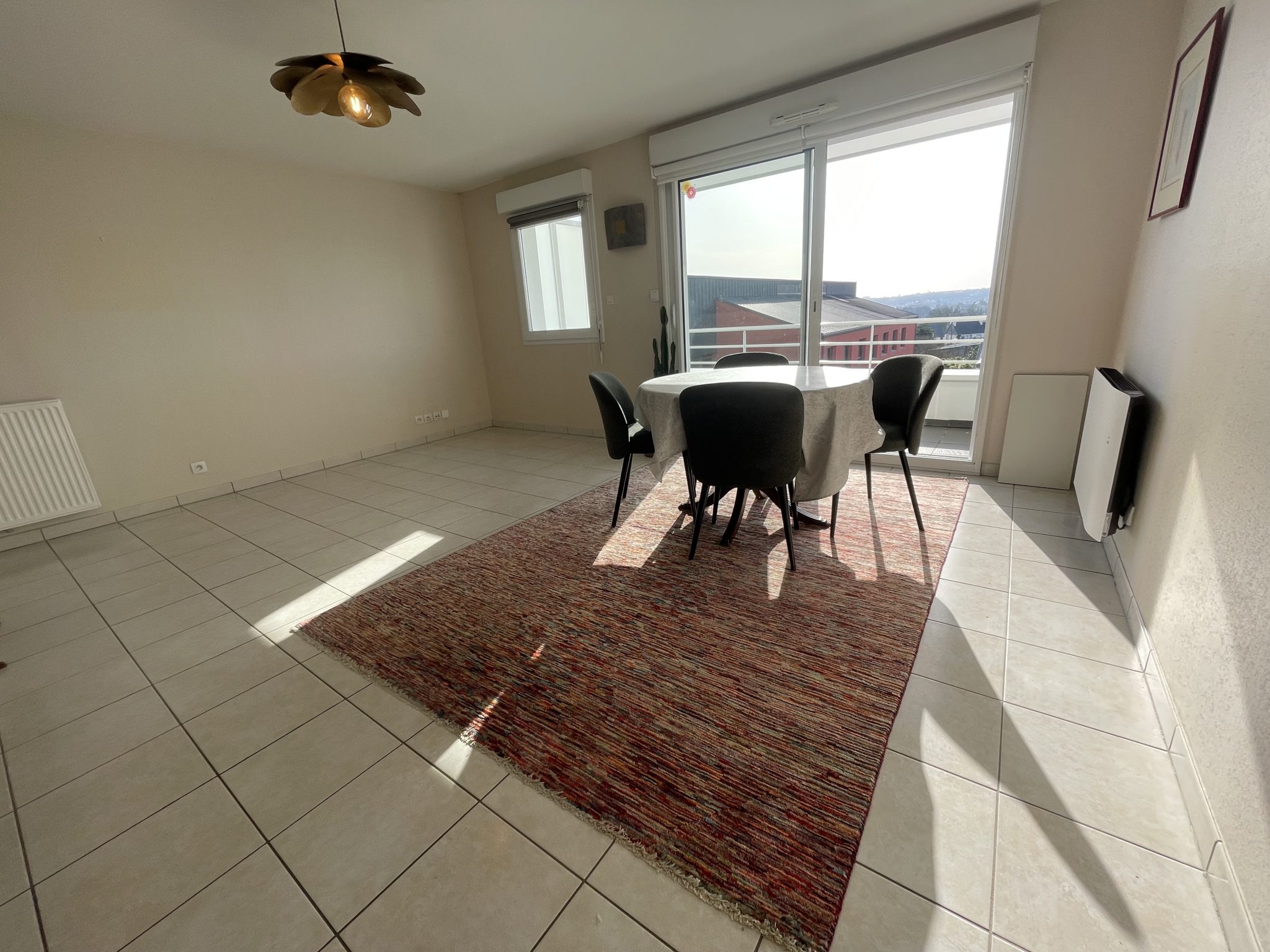 Exclusivité Agence. Quimper Kerfeunteun Appartement T3 de 72 m² Avec Ascenseur & Garage