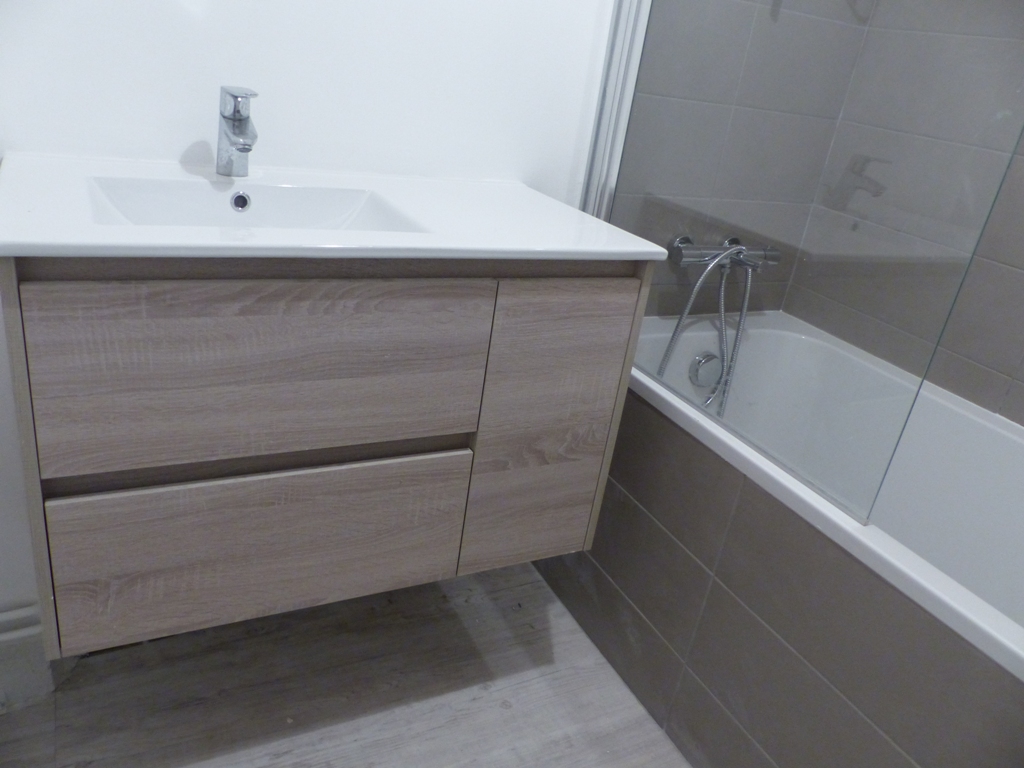 A Louer. Libre début Mars. Quimper proche Centre-Ville. Appartement T3 refait à neuf !