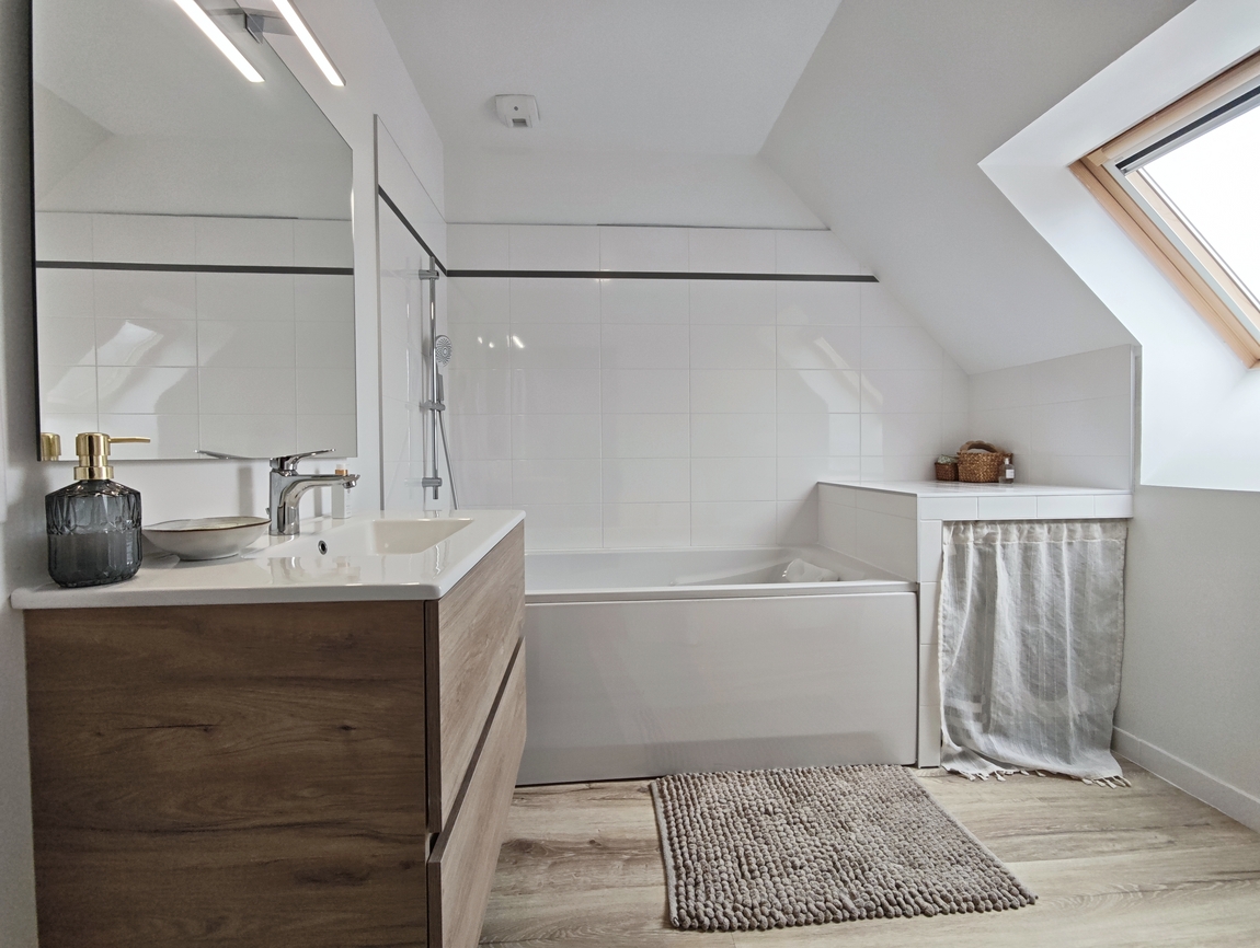 Quimper Sud. Maison Récente aux Normes RT2020 (100 m2) 4 Chambres, Garage & Jardin.