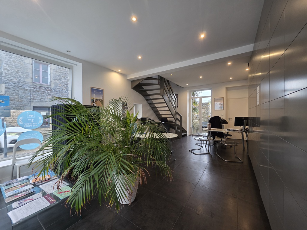 Pont L’abbé, A LOUER, Libre au 15.03.2026,  Emplacement Numéro 1 Pour Bureaux Commerciaux