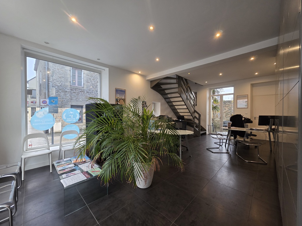 Pont L’abbé, A LOUER, Libre au 15.03.2026,  Emplacement Numéro 1 Pour Bureaux Commerciaux