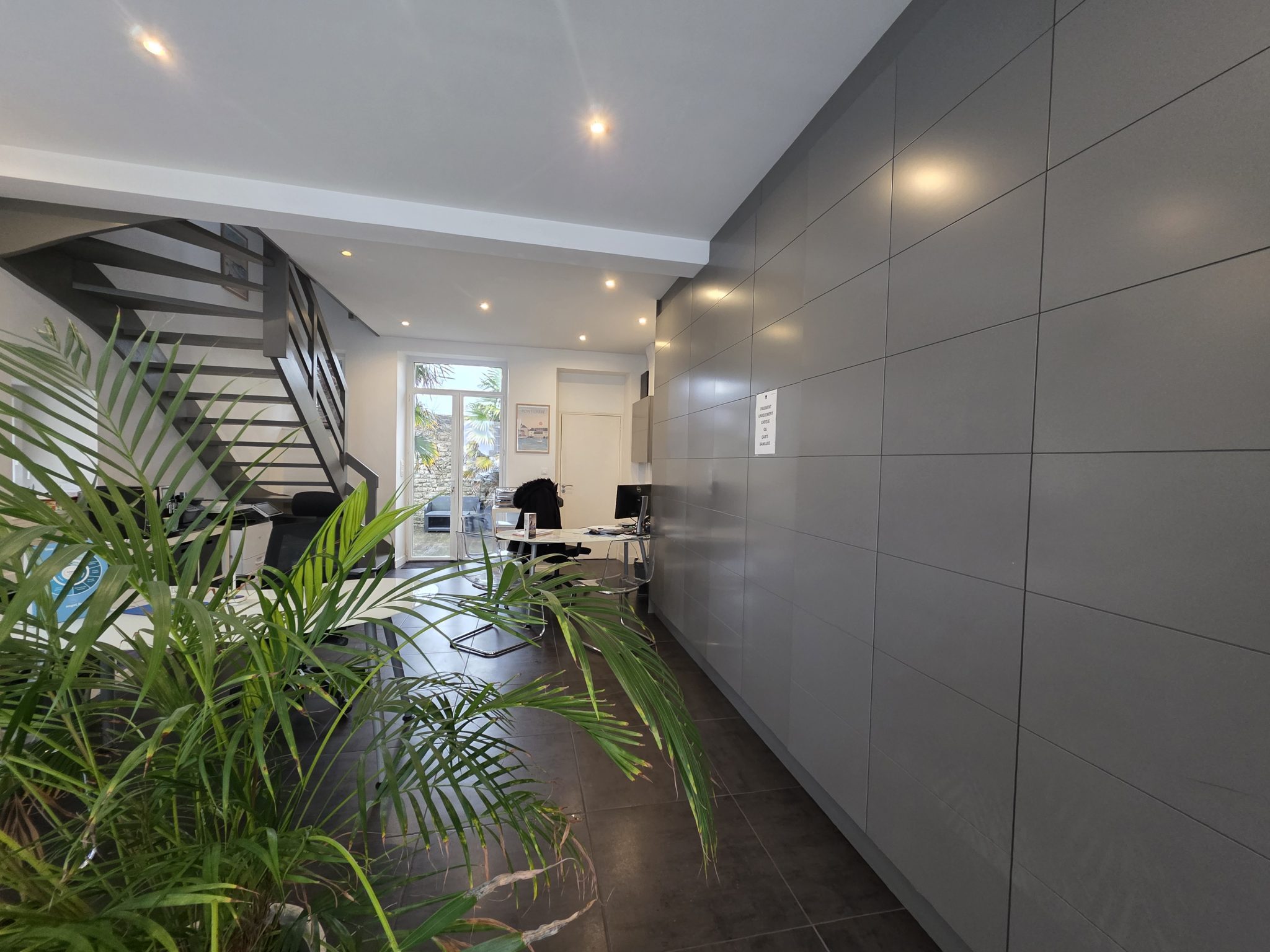 Pont L’abbé, A LOUER, Libre au 15.03.2026,  Emplacement Numéro 1 Pour Bureaux Commerciaux