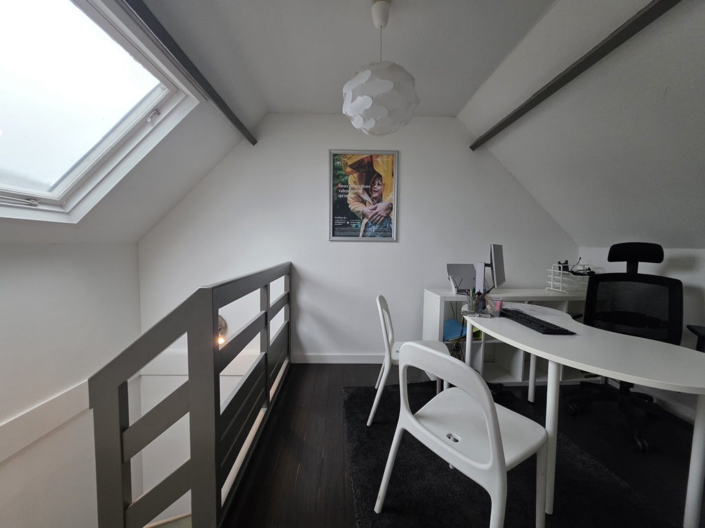 Pont L’abbé, A LOUER, Libre au 15.03.2026,  Emplacement Numéro 1 Pour Bureaux Commerciaux