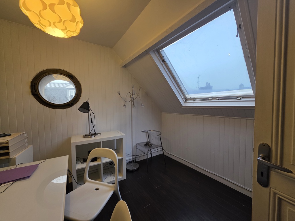 Pont L’abbé, A LOUER, Libre au 15.03.2026,  Emplacement Numéro 1 Pour Bureaux Commerciaux