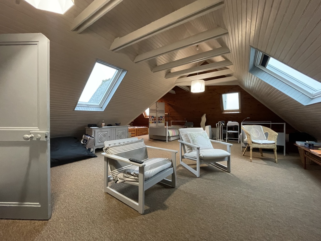 Douarnenez-Tréboul – Elégance & Volumes pour cette Maison de 145m² avec Jardin & Garage